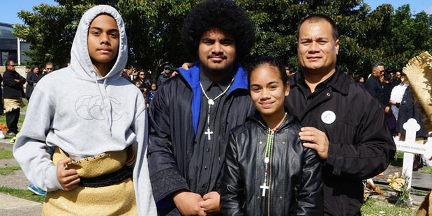 Tui (left) with his brother Jordan Gallaher, sister Katrina Tomano and dad Soane Gallaher. Photo / Supplied