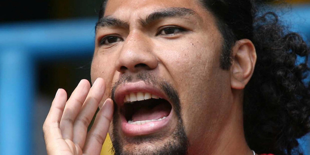 Calling for more help...former England rugby wing Lesley Vainikolo, who emerged out of the Mangere East league club. Photo / Photosport