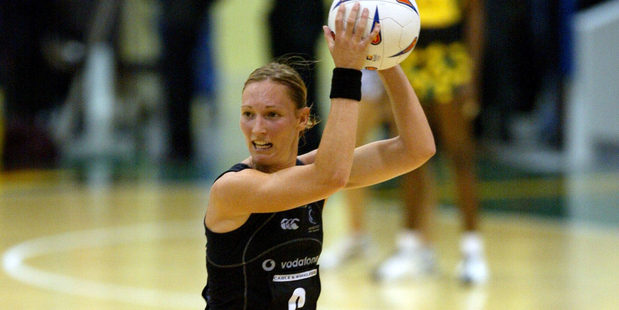 Anna Stanley (nee Rowberry) in action at 2003 Netball World Championship in Jamaica. Photo/Photpsort