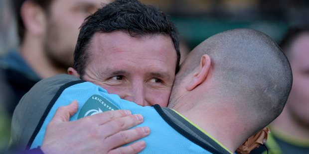 Aaron Mauger of Leicester Tigers is hugged following the Aviva Premiership match against Northampton Saints and Leicester Tigers. Photo/Getty Images