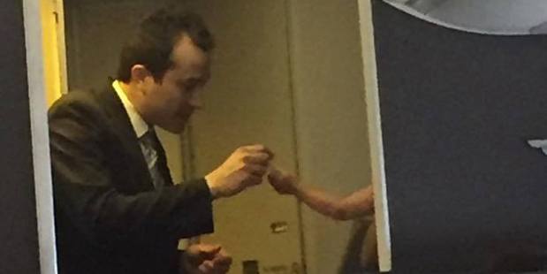 A Southwest Airlines employee blew bubbles to comfort a crying baby. Photo / What Love Matters, Carrie Jaboor