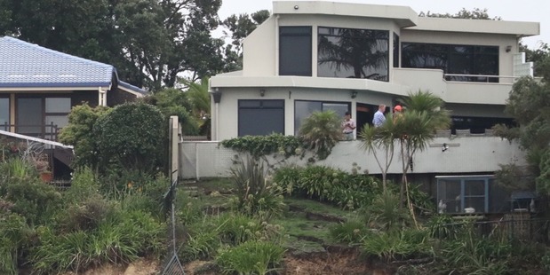 Properties at risk from slips on the cliffs between Waiake Beach and Browns Bay. Photo / Jason Oxenham