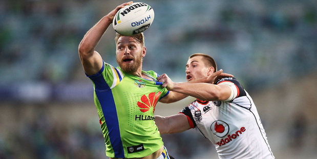 Elliot Whitehead of the Raiders looks to offload in the tackle of Kieran Foran of the Warriors. Photo / Photosport