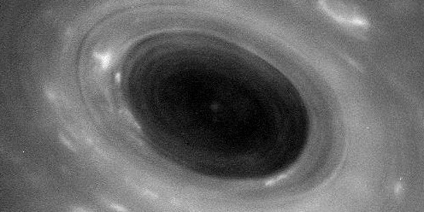 Cassini Spacecraft Re-Establishes Contact After 'Dive' Between Saturn And Its Rings Cassini Spacecraft Re-Establishes Contact After 'Dive' Between Saturn And Its Rings