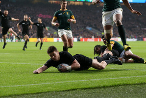 Beauden Barrett scores a try in the semifinal between the teams in 2015. Photo / Getty