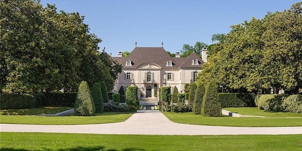 In Texas, Andrew Beal shelled out US$100 million for this mansion in Dallas. Photo / Zillow.com