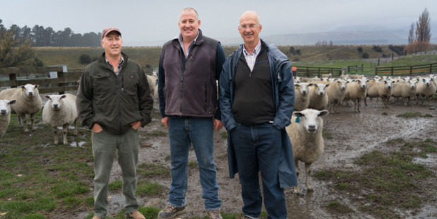 Egilshay Texel Stud breeder Alistair McLeod (left), Queensbury Ridges Station sheep manager, Gavin Morris and station owner Richard Somerville. Photo / Steve Bielski