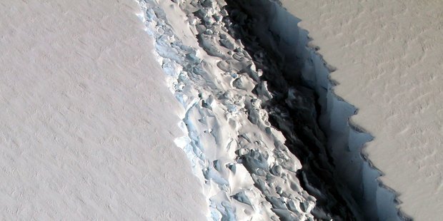 Scientists say Antarctic shelf close to calving huge iceberg Scientists say Antarctic shelf close to calving huge iceberg
