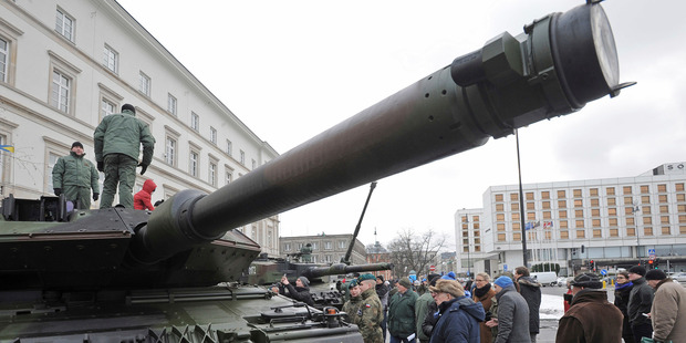 People watch a Polish Army Leopard tank during a military picnic in Warsaw today to mark the arrival of US troops in Poland. Photo / AP