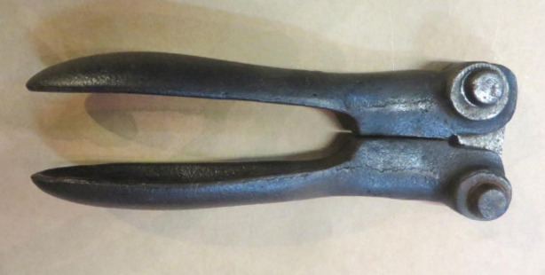 This barbing tool was manufactured by William Woodcock and Edward West, of Oamaru. Photo / Shannon Gillies