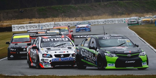 Jason Bargwanna leads Simon Evans at Teretonga. Photo / Supplied