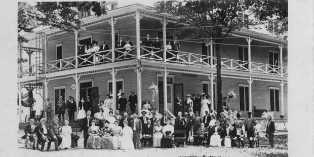 A typical group of visitors at the Maplewood Hotel in Lily Dale in the 1890s, a popular place for taking group pictures. Photo / Washington Post