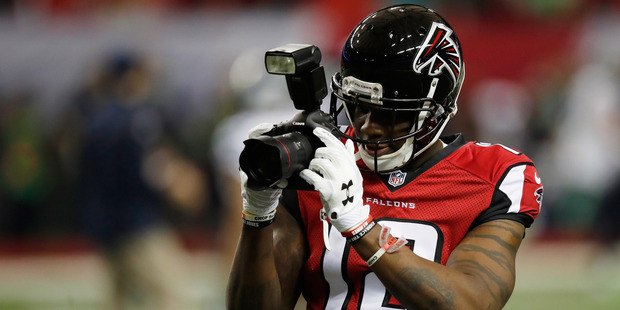 Mohamed Sanu of the Atlanta Falcons stands on the field prior to the game against the Seattle Seahawks. Photo/Getty Images