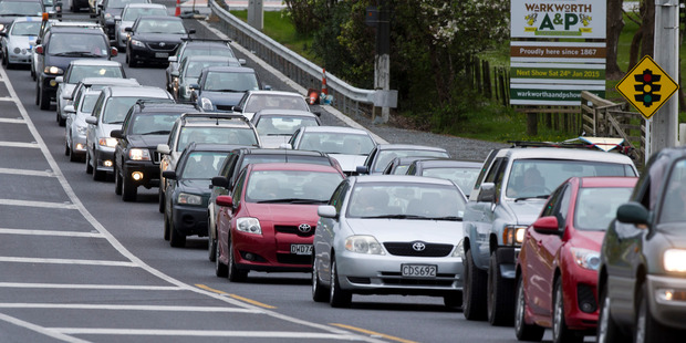 All the usual traffic hotspots are flaring up as holidaymakers get out of town for Waitangi weekend. Photo / Jason Oxenham