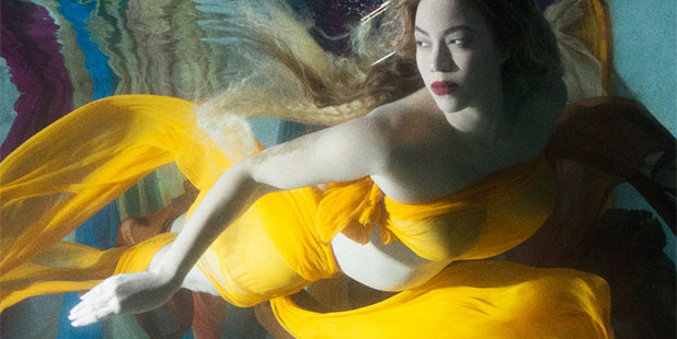 Loading Beyonce takes a swim in a new pregnancy photo released on her website. Photo/Beyonce.com