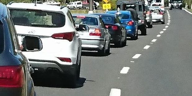 Traffic is building on the Kopu-Hikuai Rd near Thames. Photo / Glennis Switalla