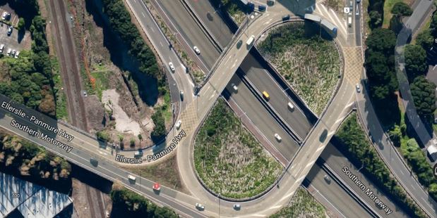 A crash on the Southern Motorway is causing delays even after it was cleared.