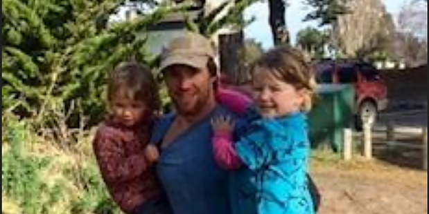 Steve Askin with son Bowie (left) and daughter Isabelle (right). Photo / Givealittle