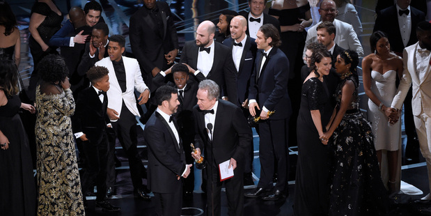 Host Jimmy Kimmel and presenter Warren Beatty discuss the results of best picture as the casts of La La Land and Moonlight mingle on stage. Photo/AP
