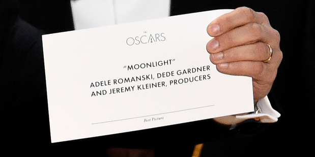 Jordan Horowitz holds up the envelope that reveals Moonlight as the true winner of the award for best picture at the Oscars. Photo/AP