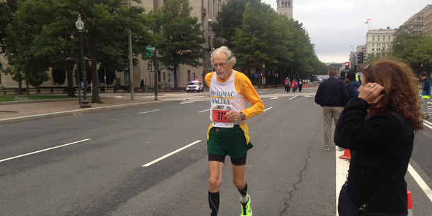 Dixon Hemphill, then 90, was the oldest competitor at the 2015 Navy Mile in Washington. Photo / Washington Post / Kelyn Soong.