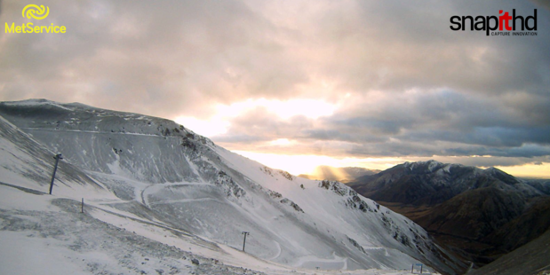 Parts of the South Island woke to snow this morning. Photo / Metservice