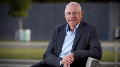 sir stephen tindall named kiwibank new zealander of the year