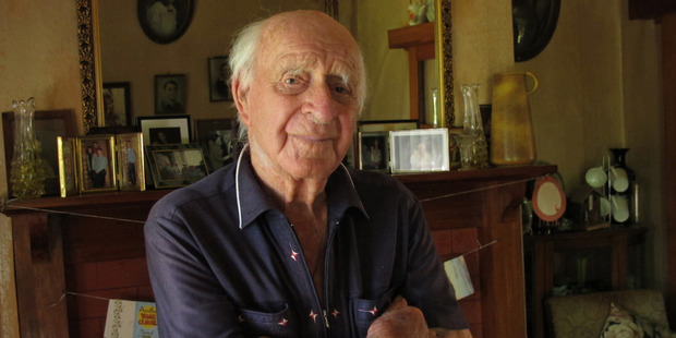 Northland del hombre más antiguo todavía jardinería en 105 - New Zealand Herald 1 Rawene's Bill Tuckey turned 105 on Tuesday. PHOTO/PETER DE GRAAF