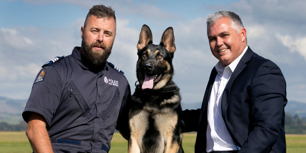 Former police dog-handler and now the new Minister of Defence Mark Mitchell (right) with Sergeant Logan Marsh (left) and Lad of the Tauranga police. Photo / Alan Gibson