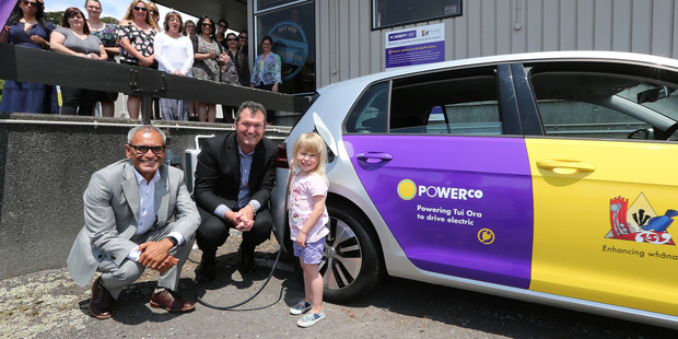 Tui Ora CEO Hayden Wano (left) and Powerco CEO Nigel Barbour with Kiera Neal, 4.