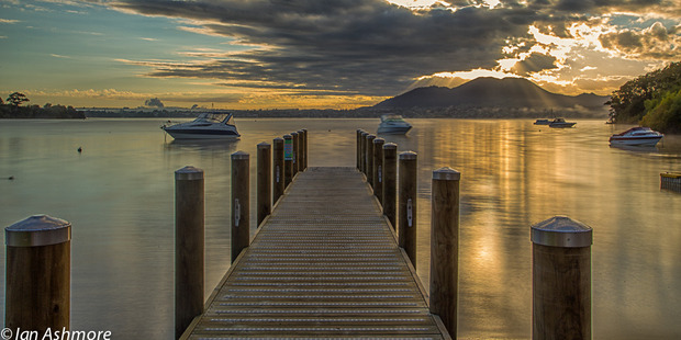 Acacia Bay, Lake Taupo. Photo / Ian Ashmore