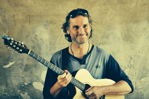 Festival todavía va después de 10 años - New Zealand Herald 2 The Duke of Uke, John Sanders. Photo/supplied