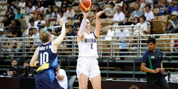 Jacinta Beckley in action for the Tall Ferns.