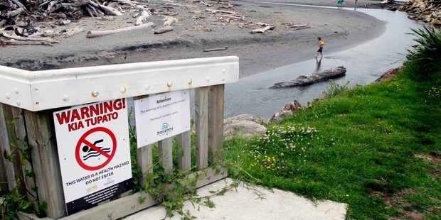 NO-GO AREA: A child plays in Whanganui s Mowhanau Stream, despite warning signs.PHOTO/ STUART MUNRO