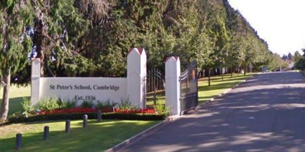 Pupils at St Peter's School in Cambridge have been sent home after an outbreak of vomiting and diarrhea.