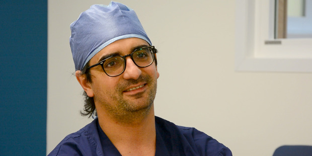 Dr Diego Gonzalez spent time at Waikato Hospital teaching a highly specialised surgery technique that will make lung surgery quicker and less painful and invasive for patients. Photo / Waikato DHB