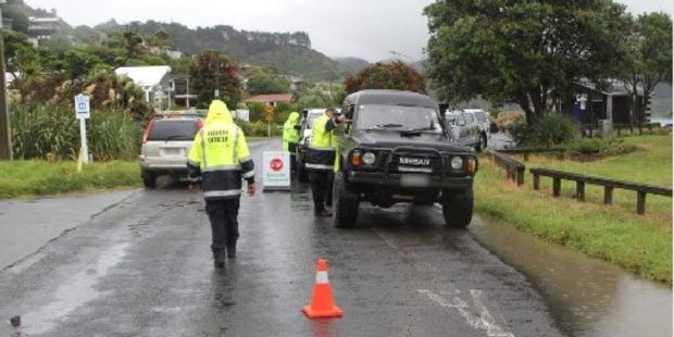 Police and MPI staff at the paua checkpoint at Ahipara on Saturday that found it was locals breaching fisheries rules