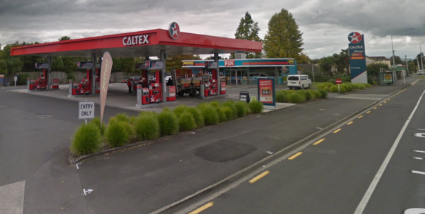 Caltex on Cambridge Rd, Hamilton, was targeted by armed robbers early today. Photo / Google Earth